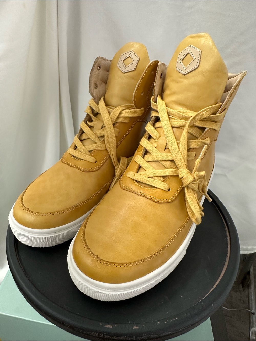 Six Hundred Four 604 Smooth Mimosa Leather High Top Sneakers Men 6 Women 7.5